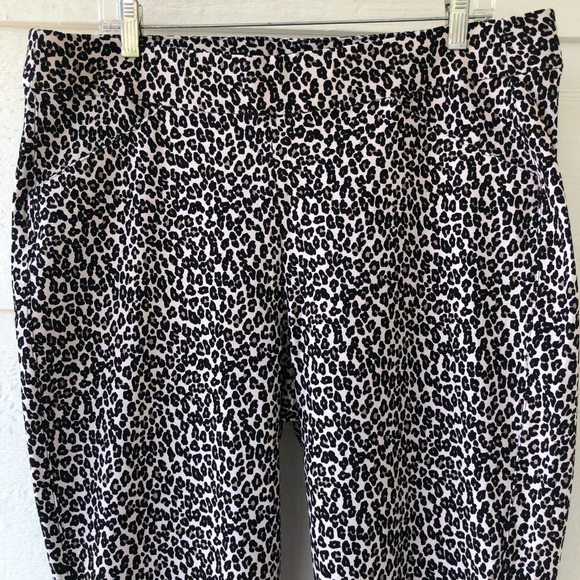 New with Tags! Chico's Travelers Collection Cheetah Charm Crepe Stretch Pant - Picture 4 of 15